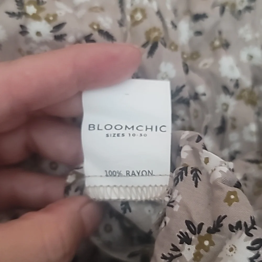 Ditsy Floral Ruffle Sleeve Tie NeckBlouse - Picture 9 of 11